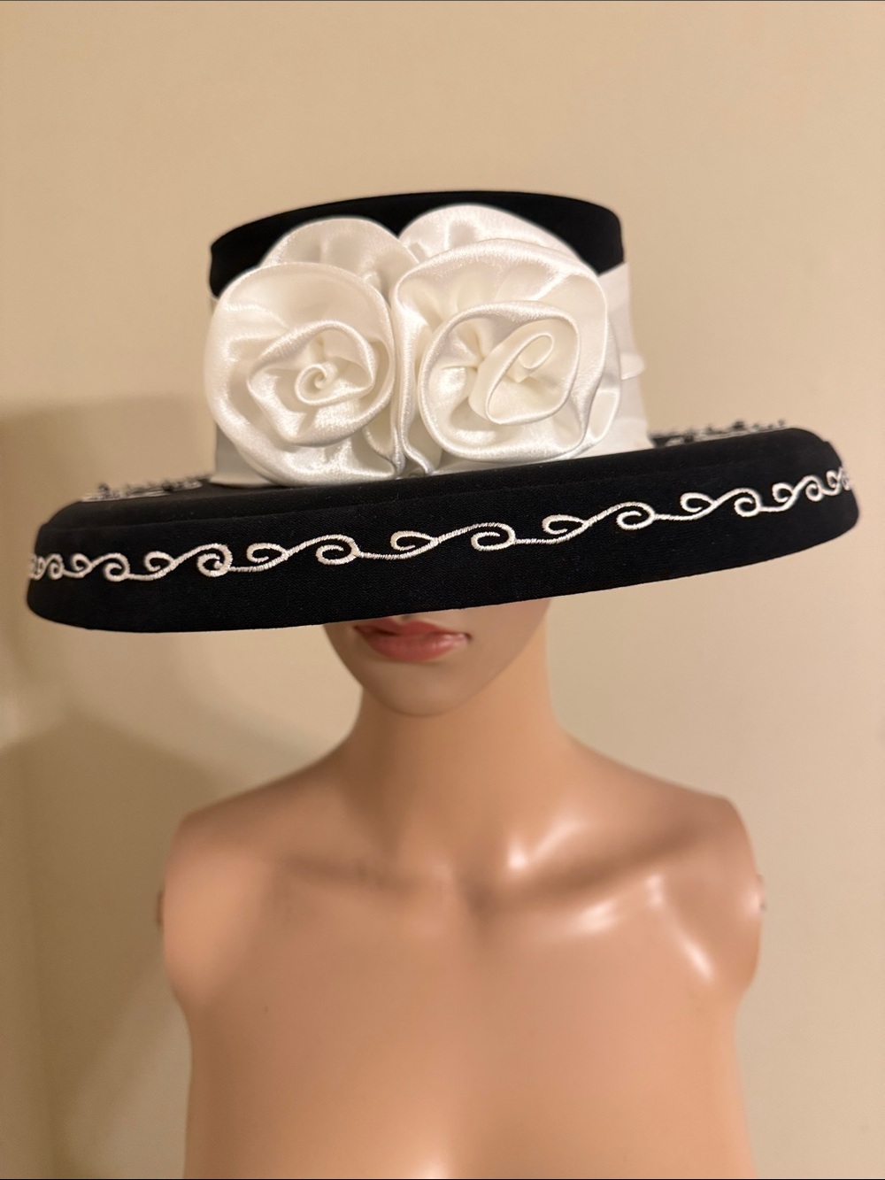 Black and White Floral Wide-Brim Church Hat